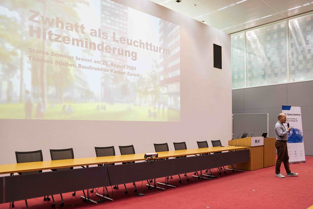 Am 23. brenet Status-Seminar Ende August in Brugg-Windisch wurde unter anderem über bauliche Massnahmen diskutiert, um die Menschen an heissen Sommertagen vor Hitze zu schützen. (Foto: brenet)